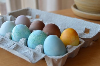 natural-dye-easter-eggs-1